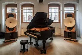 Viola Yip and Adam Pultz: Aeolus