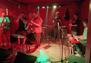 Offbeatclub: Wood In Di Fire + Everything Crash DJ-Set
