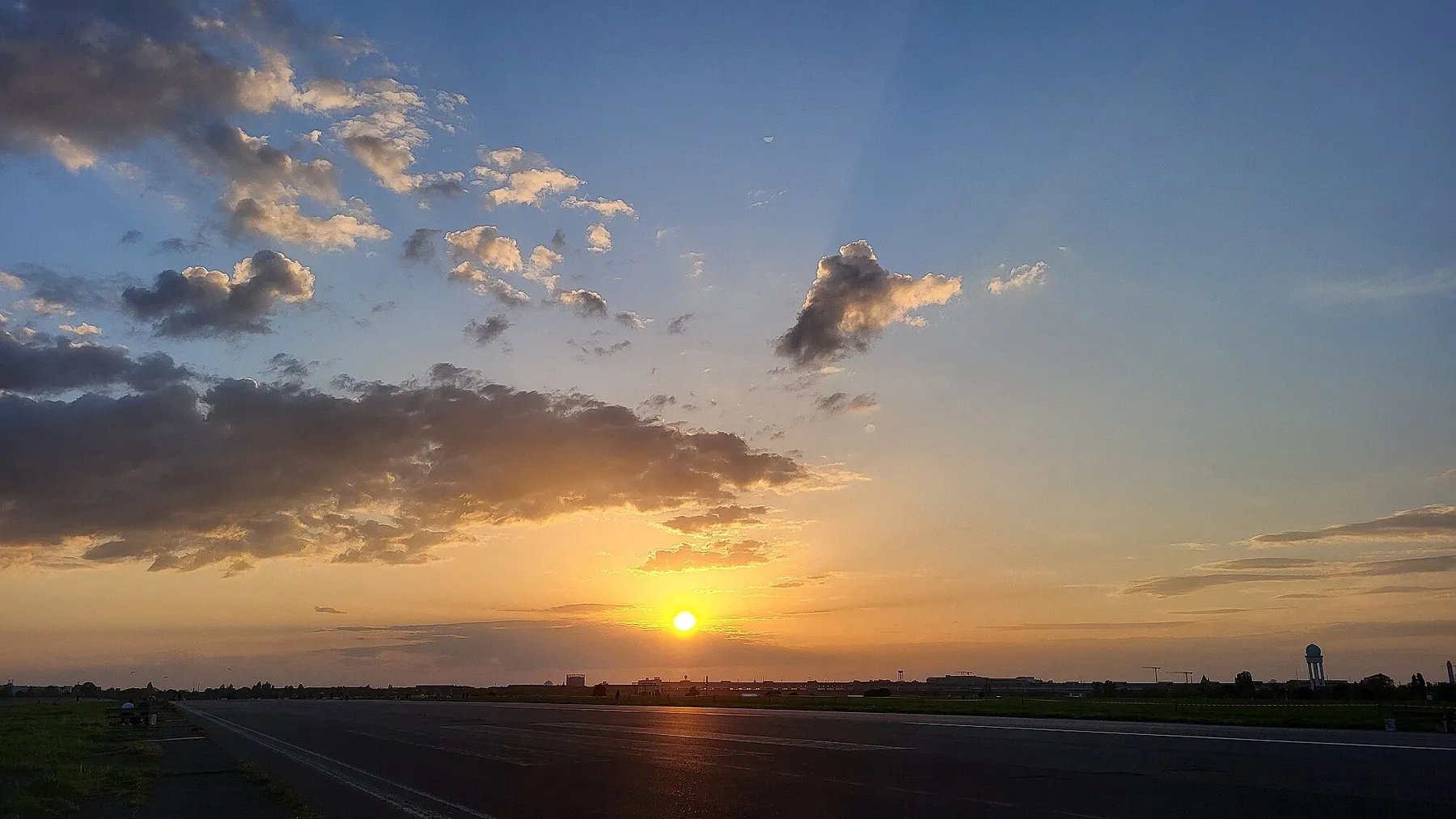 Luft & Wolken über Tempelhof: Eine Klimareise